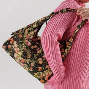 BAGGU Nylon Shoulder Bag
- Lantana